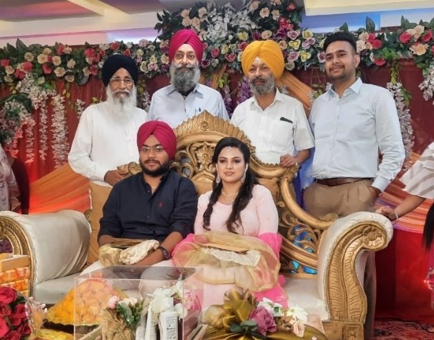 passport-size-photo-left