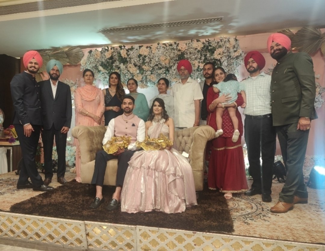 passport-size-photo-left